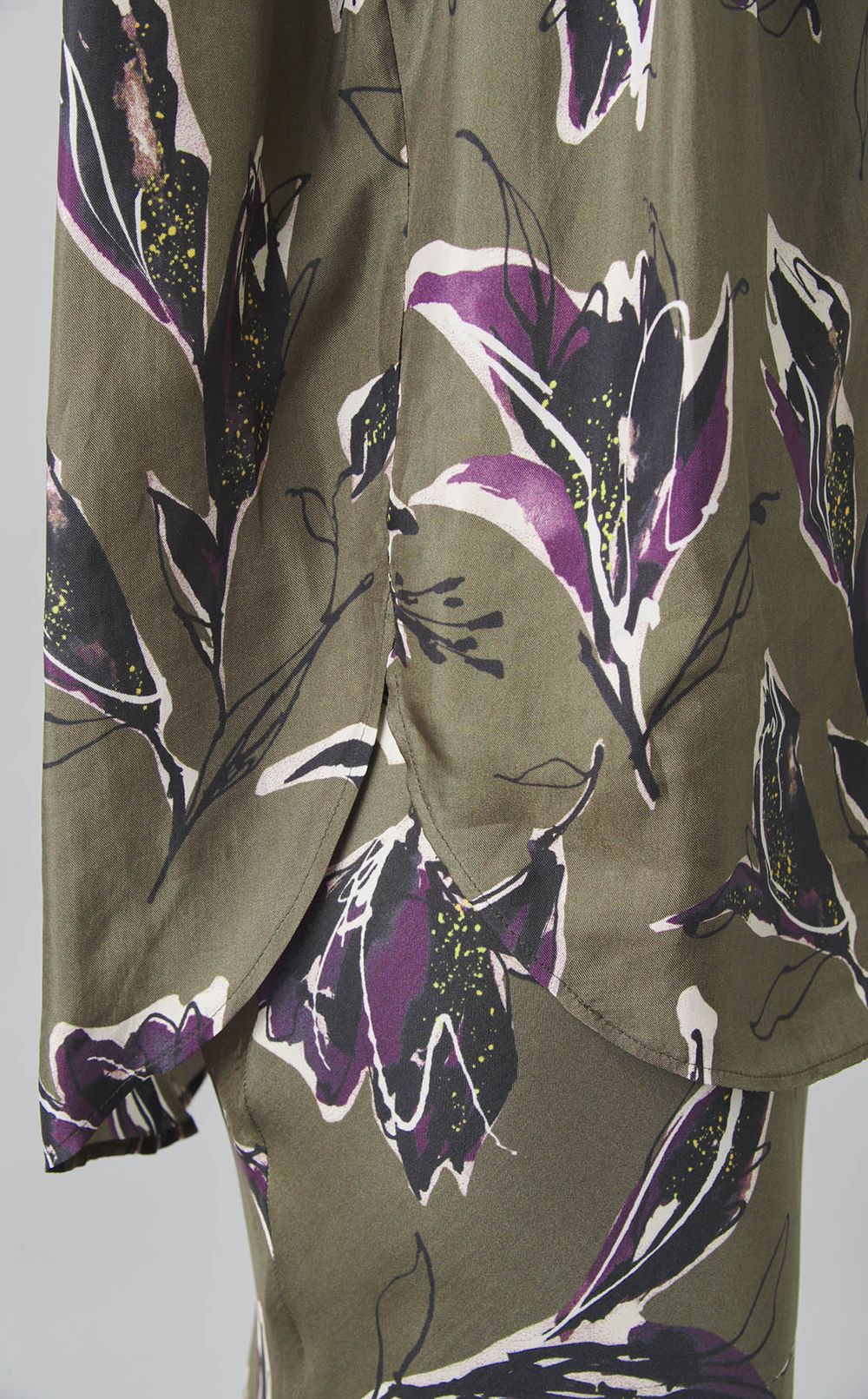 フラワープリントノースリーブブラウス