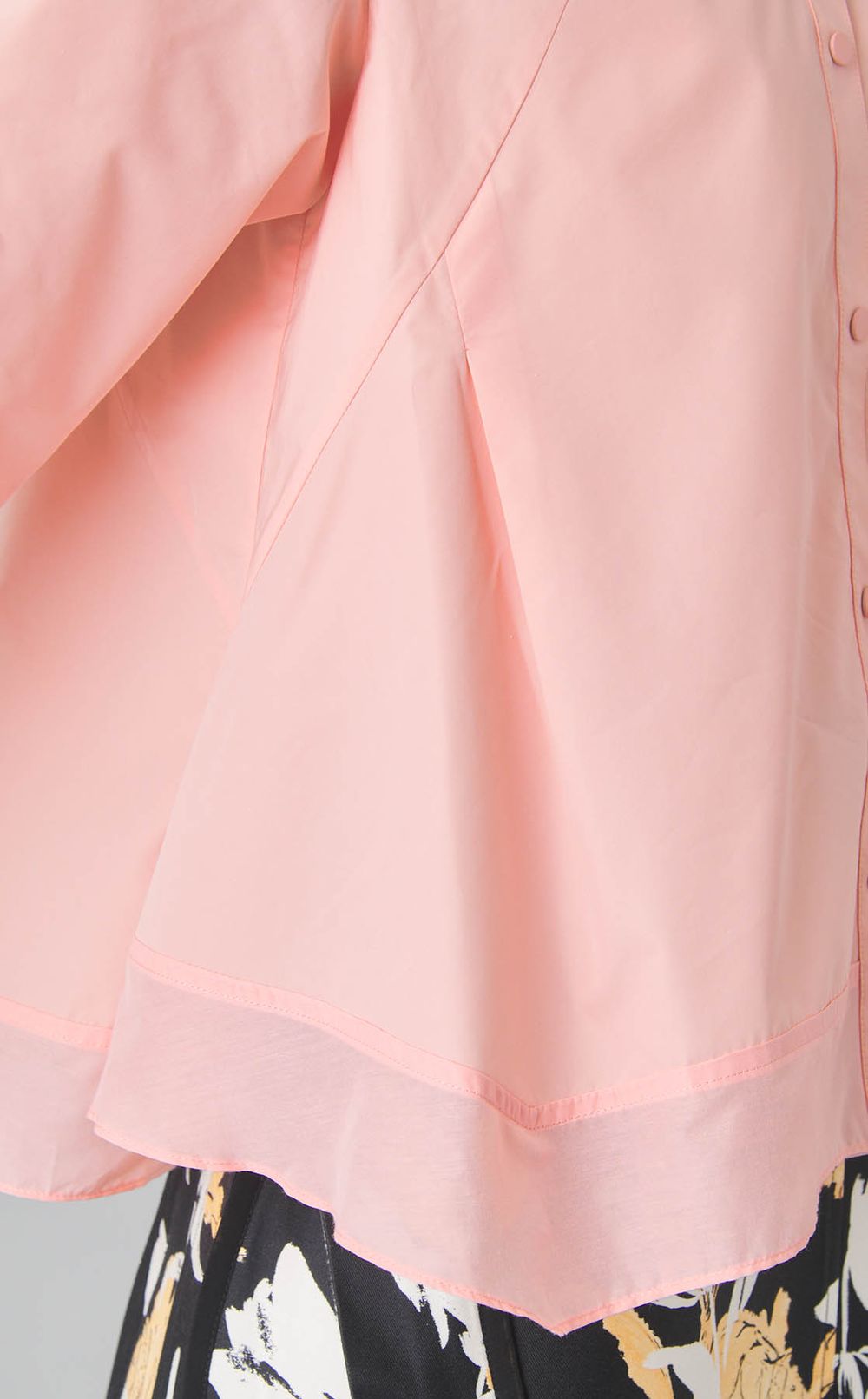 異素材ヘムフレアシャツ