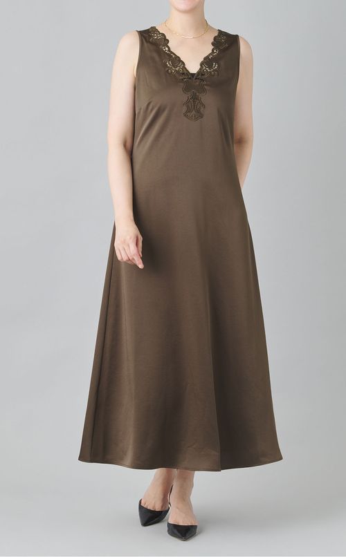 ネックレースロングワンピース