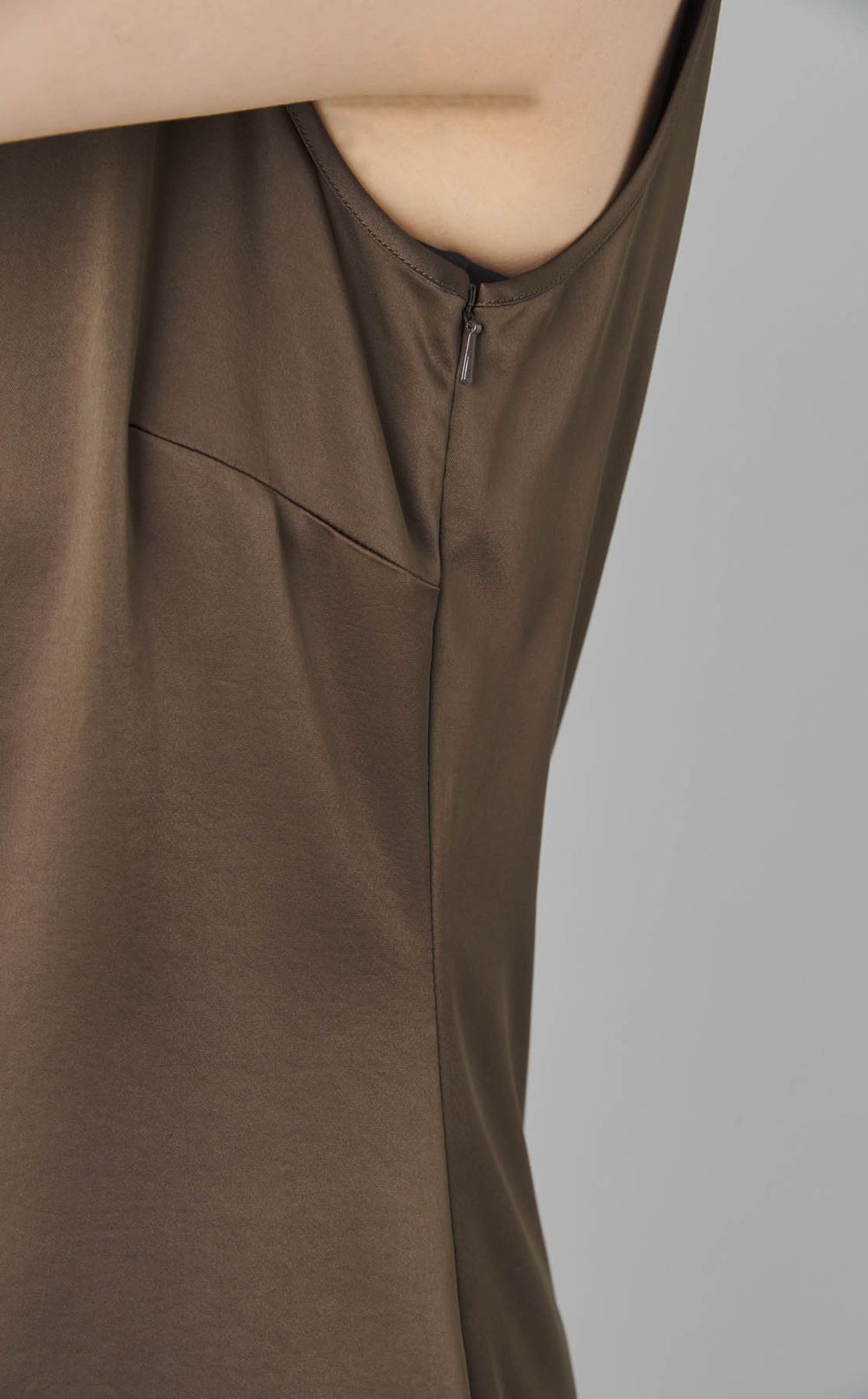 ネックレースロングワンピース