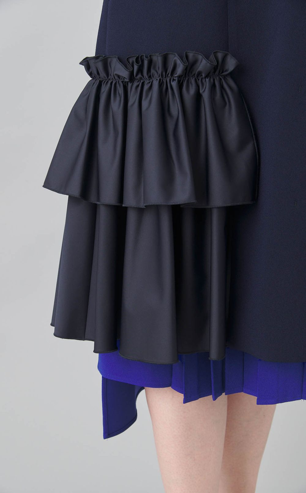 パールラッフルジレドレス