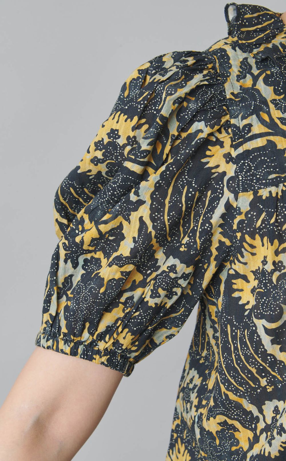 コットンプリントパフスリーブブラウス