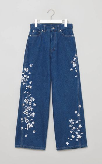 フラワー刺繍デニムパンツ