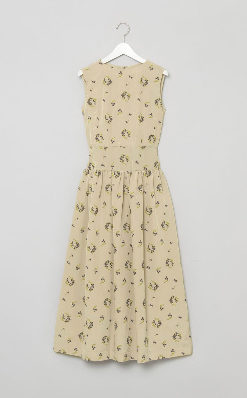 フラワーエンブロイダリーワンピース