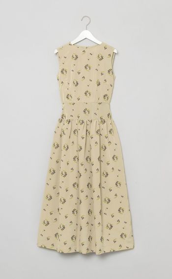 フラワーエンブロイダリーワンピース