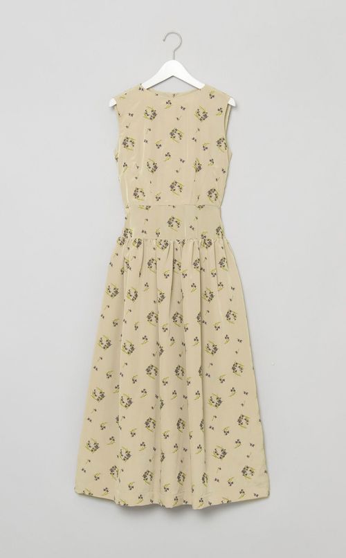 フラワーエンブロイダリーワンピース