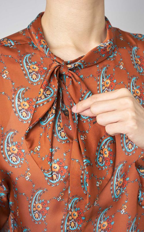 ペイズリープリントタイネックブラウス