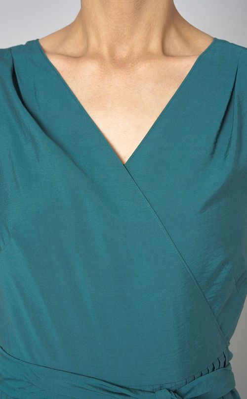 スリーブレスVネックラップワンピース