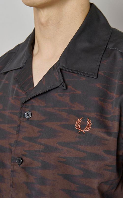 グラフィックオープンカラーシャツ