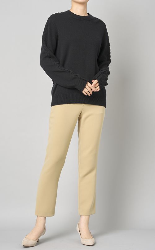 スリムフィットテーパードパンツ