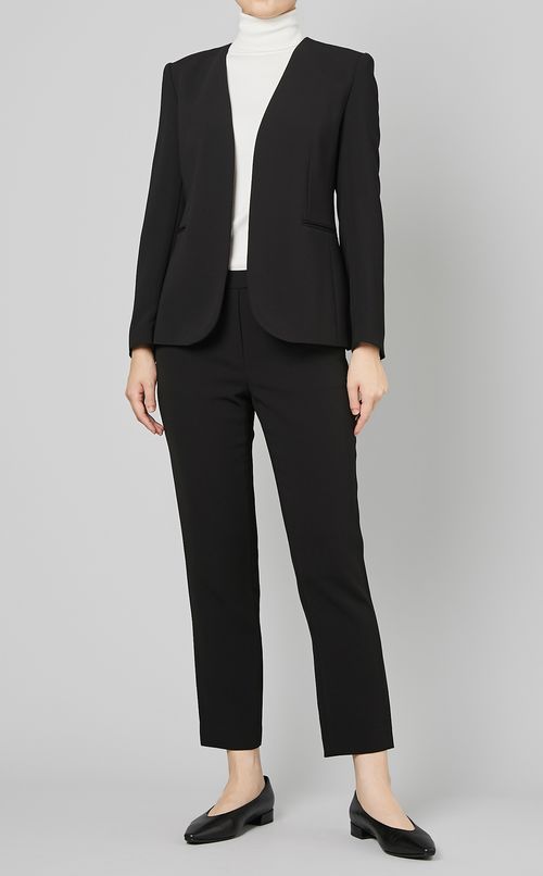 スリムフィットテーパードパンツ