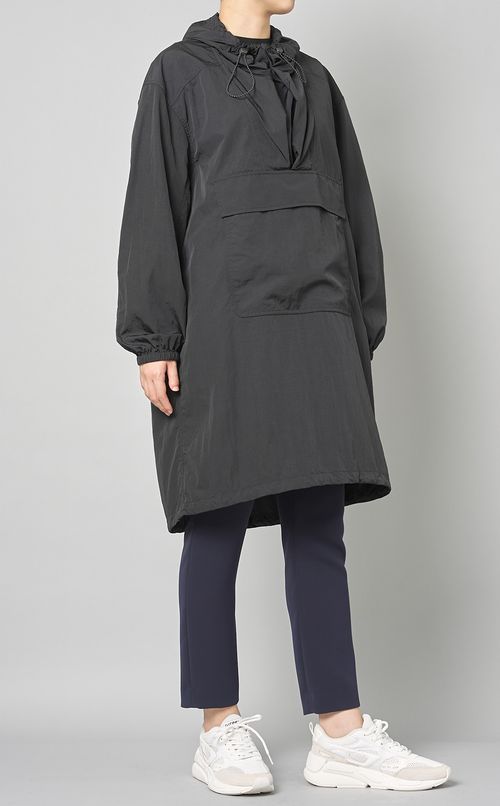 ナイロンフーデッドプルオーバー