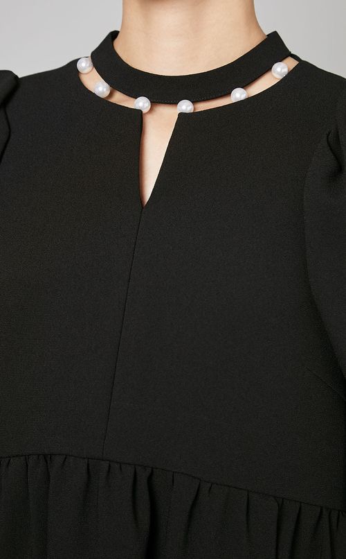 ネックパールブラウス