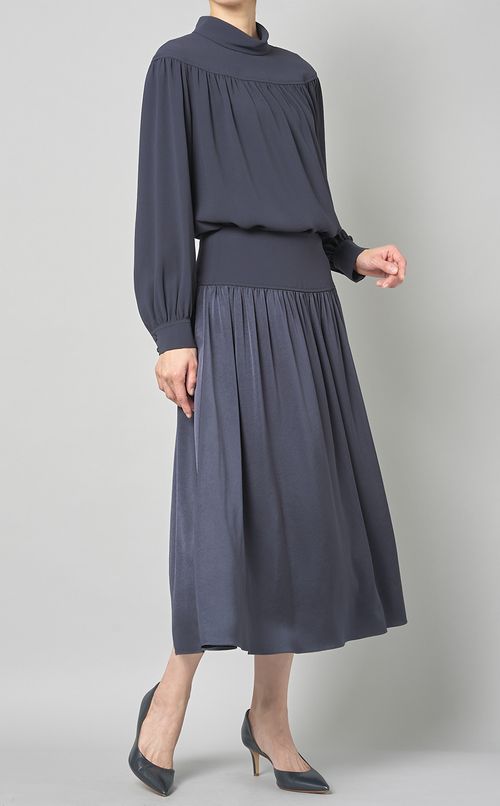 ギャザースリーブスタンドネックブラウス