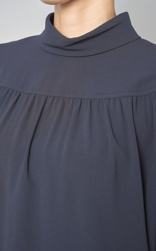 ギャザースリーブスタンドネックブラウス