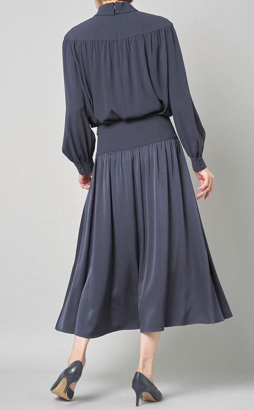 ギャザースリーブスタンドネックブラウス