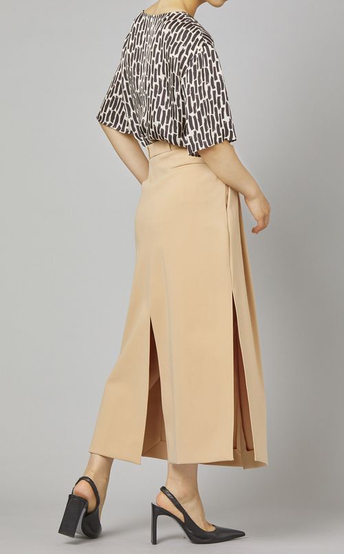 スリットデザインタックスカート