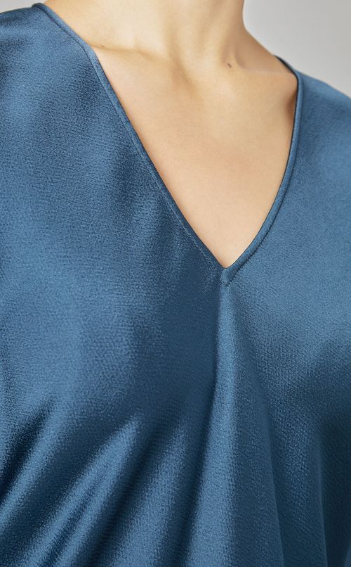 サテンVネックロングスリーブブラウス