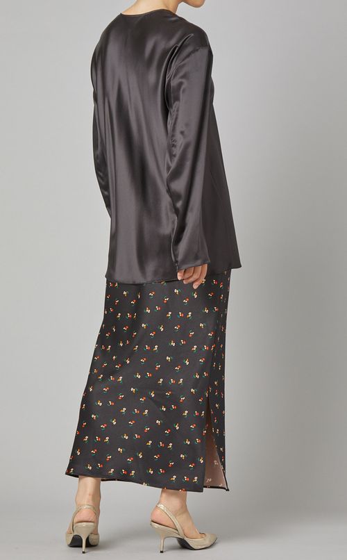 シルクVネックロングスリーブブラウス