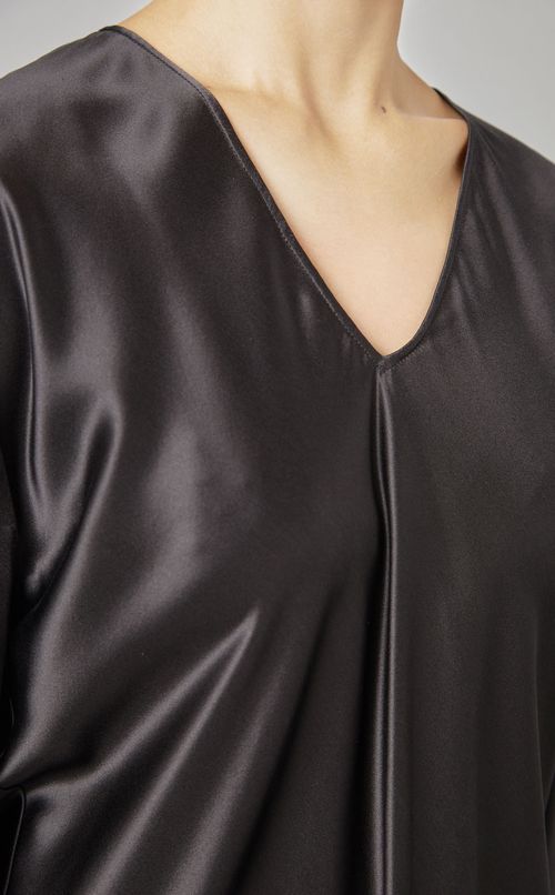 シルクVネックロングスリーブブラウス