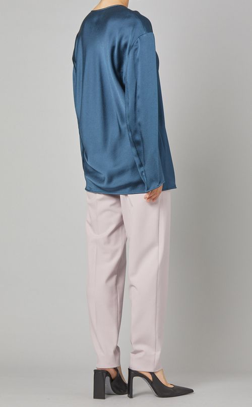 サテンVネックロングスリーブブラウス