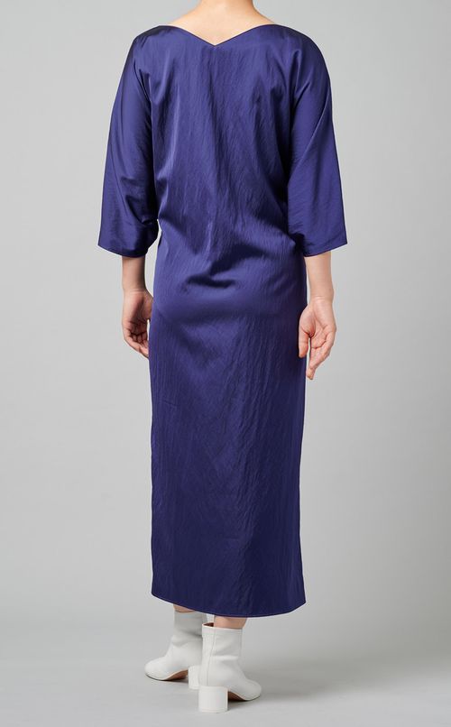 サテンVネックワンピース