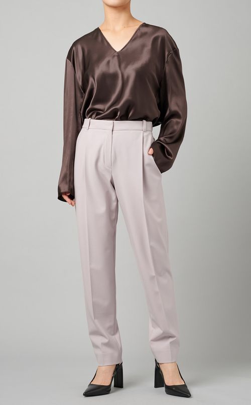 タックテーパードパンツ