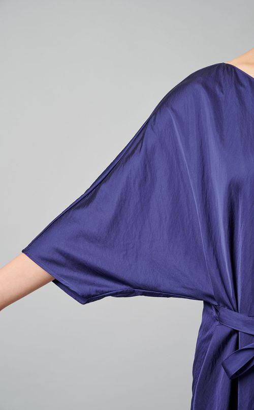 サテンVネックワンピース