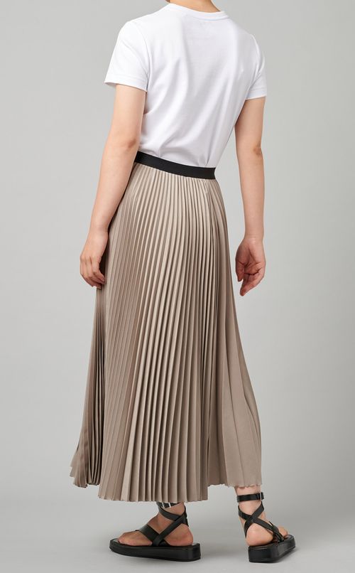 サテンイージープリーツスカート