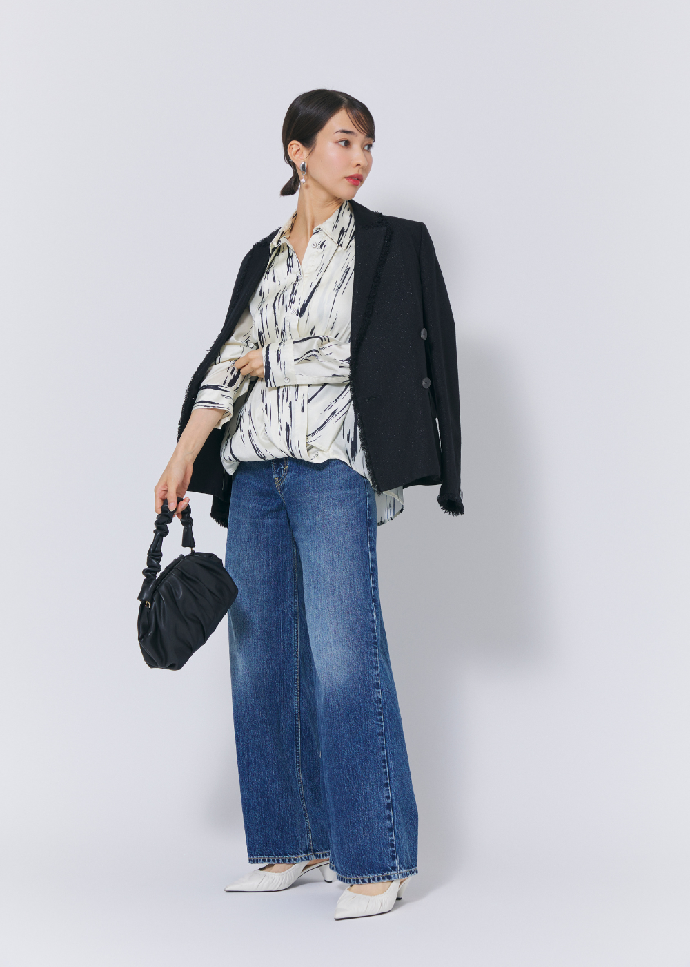 ワイドデニム×ジャケットで秋のオフィスカジュアルコーデに