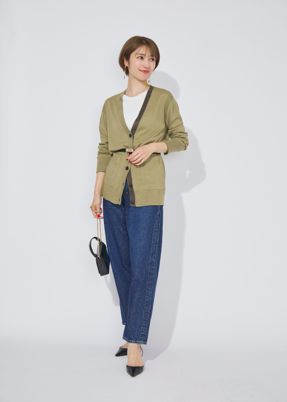 カーディガン×デニムの秋のきれいめレディースデニムコーデ