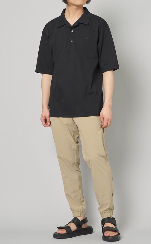 テーパードパンツ