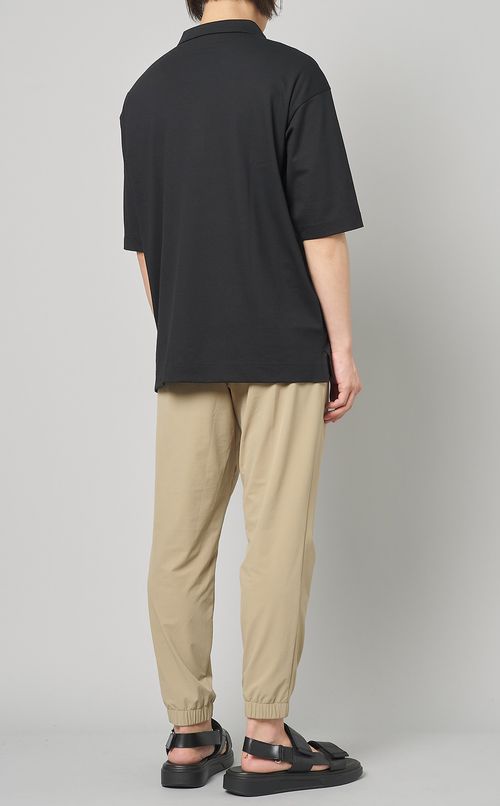 テーパードパンツ