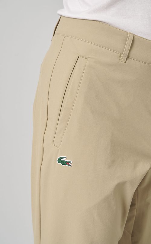 テーパードパンツ