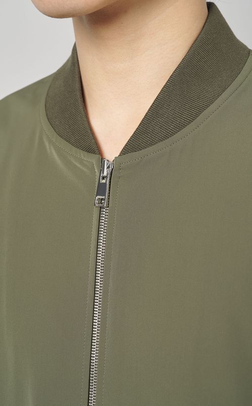 ストレッチポリエステルジップブルゾン