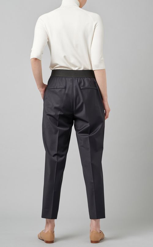 テーパードクロップドパンツ