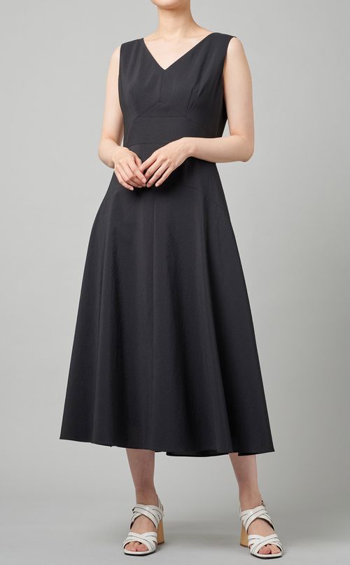 Vネックミディワンピース