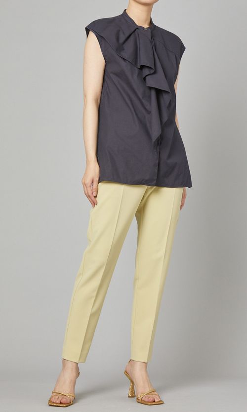 フロントラッフルブラウス