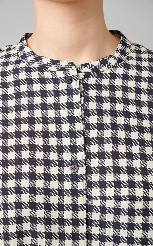 バンドカラーブラウス