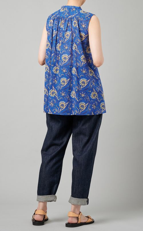 フロントタックプリントブラウス