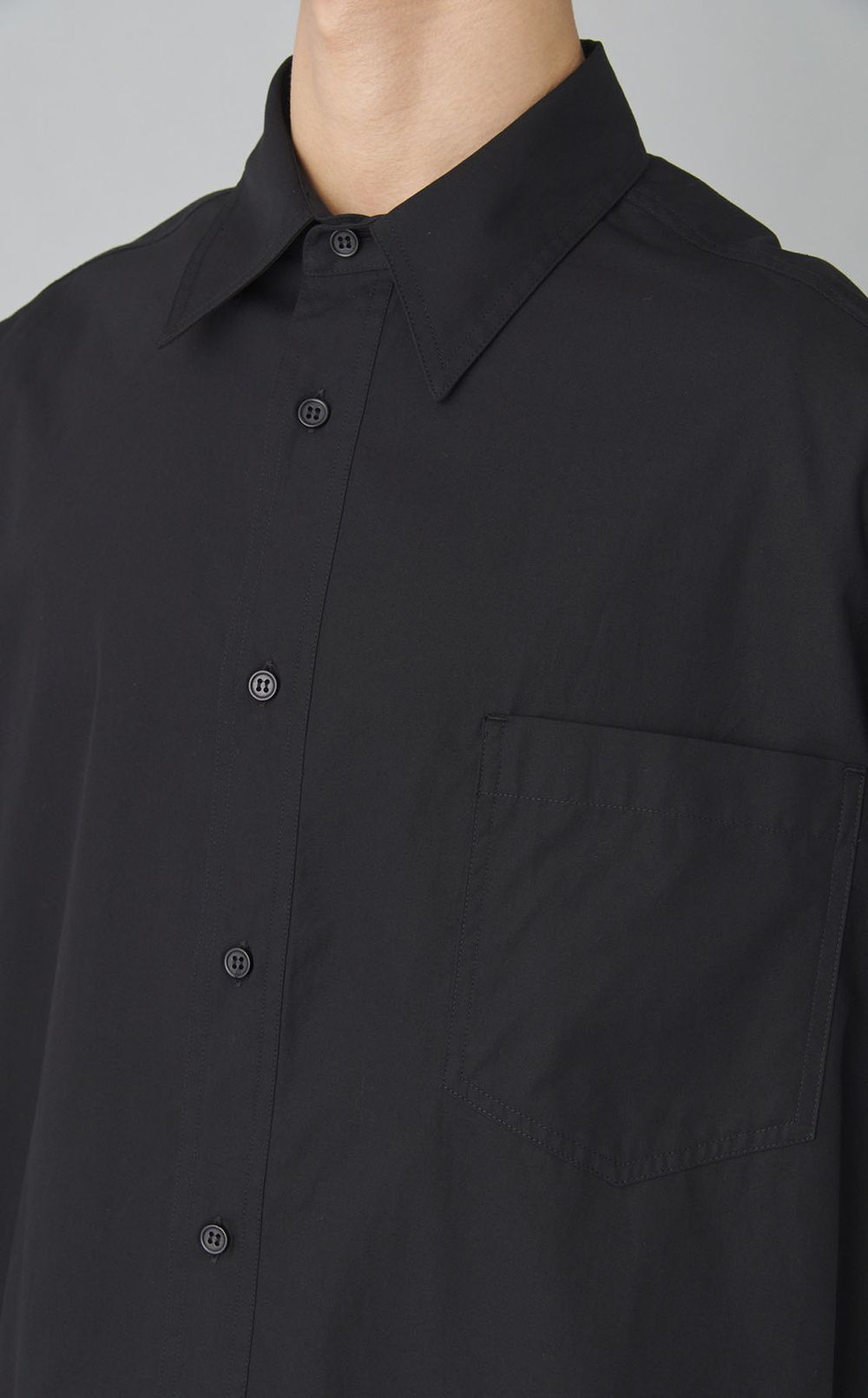 レギュラーカラーパッチドシャツ