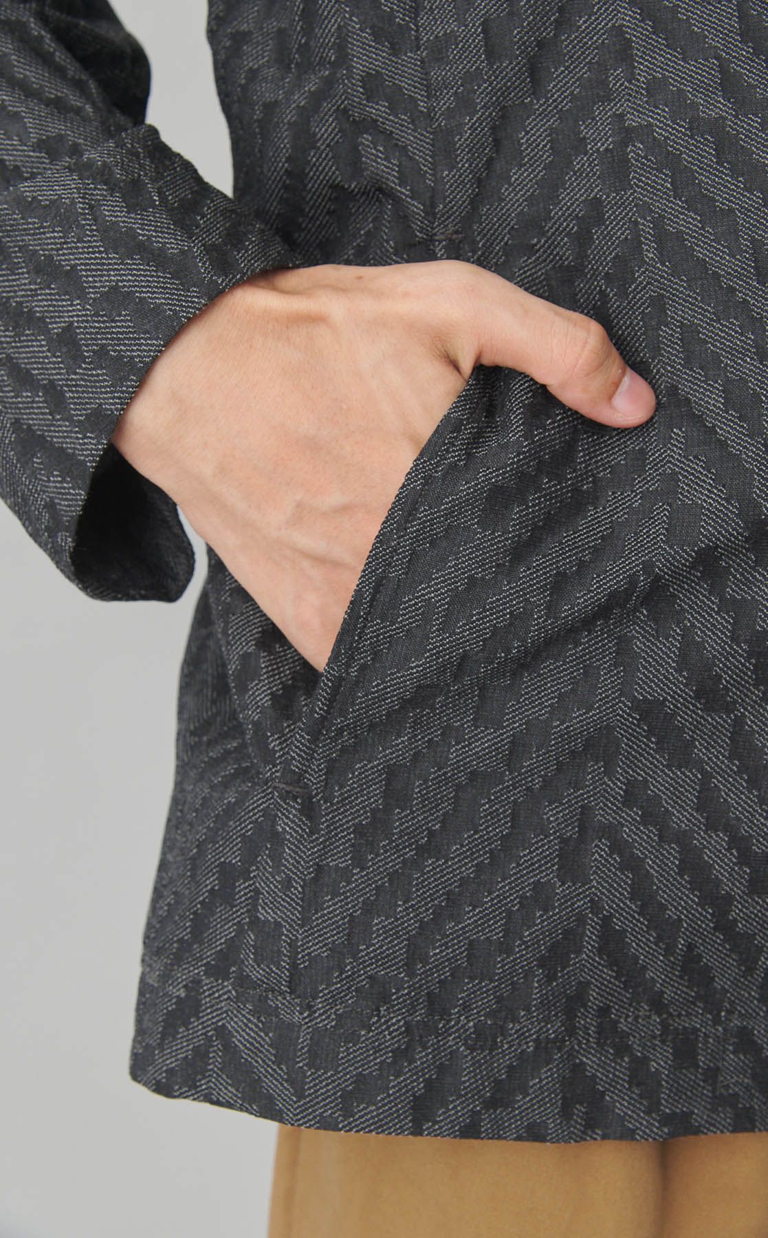 White Mountaineering｜ジャカードノーカラージャケット