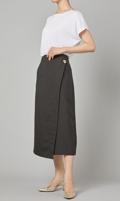 ゴールドボタンラップミディスカート