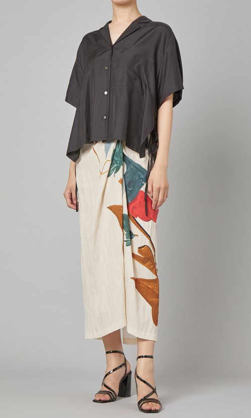 フロントツイストプリントスカート