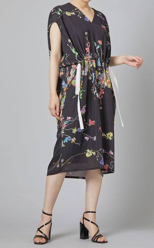 Vネックフラワーモチーフワンピース