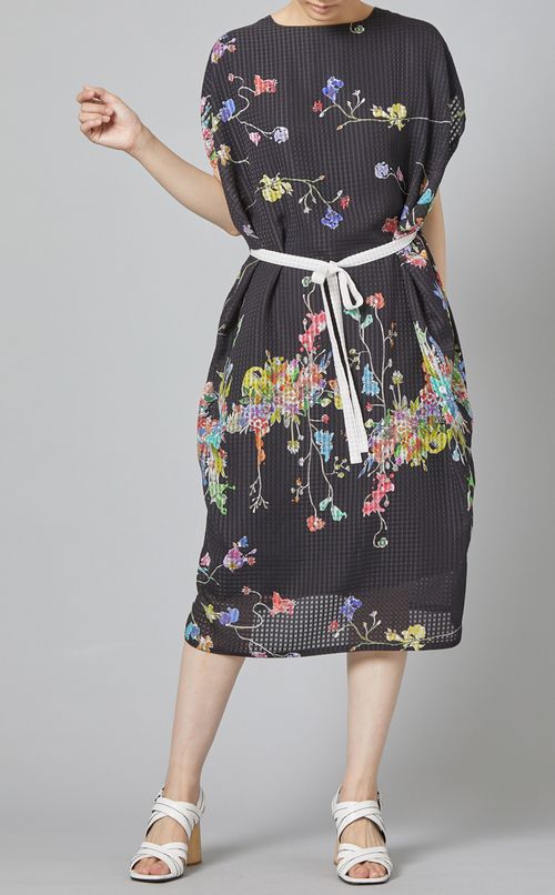 Vネックフラワーモチーフワンピース