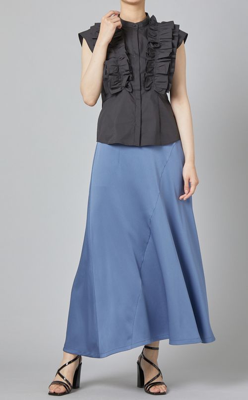 サテンバックフレアスカート