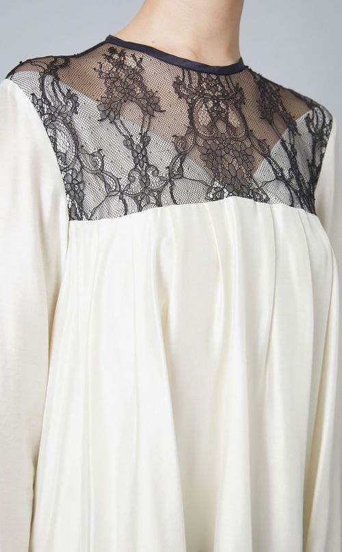 ラッセルレースブラウス