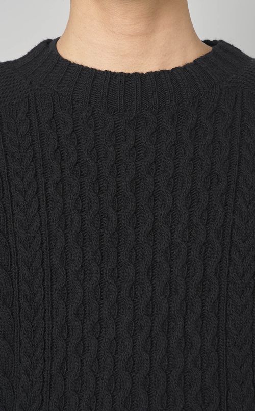 ウールケーブルクルーネックニット