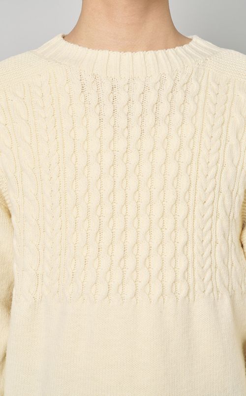 ウールケーブルクルーネックニット